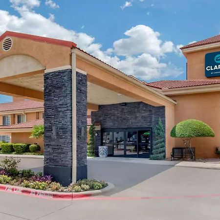 Clarion Inn & Suites Dfw North Ървинг Екстериор снимка