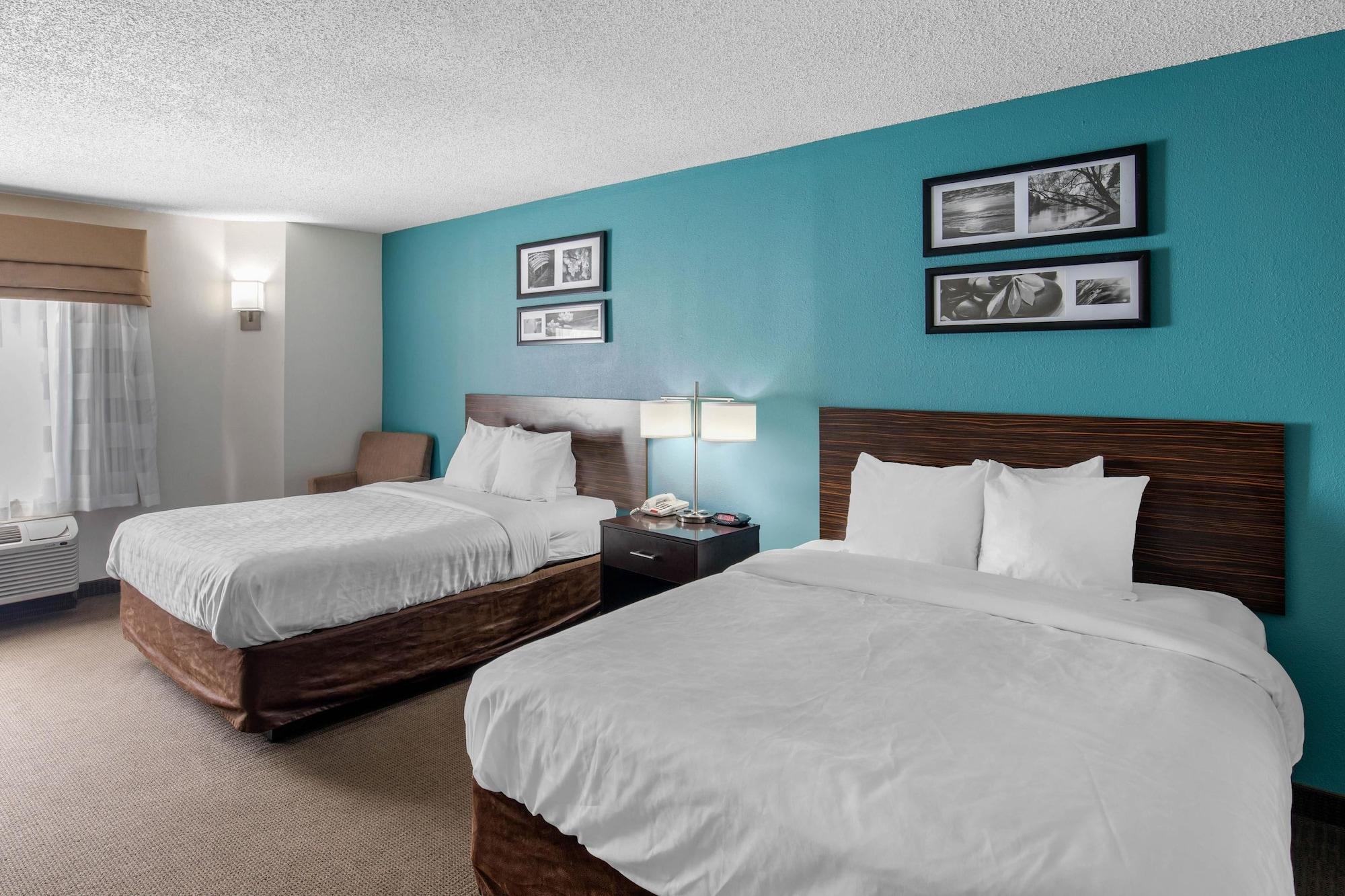 Clarion Inn & Suites Dfw North Ървинг Екстериор снимка