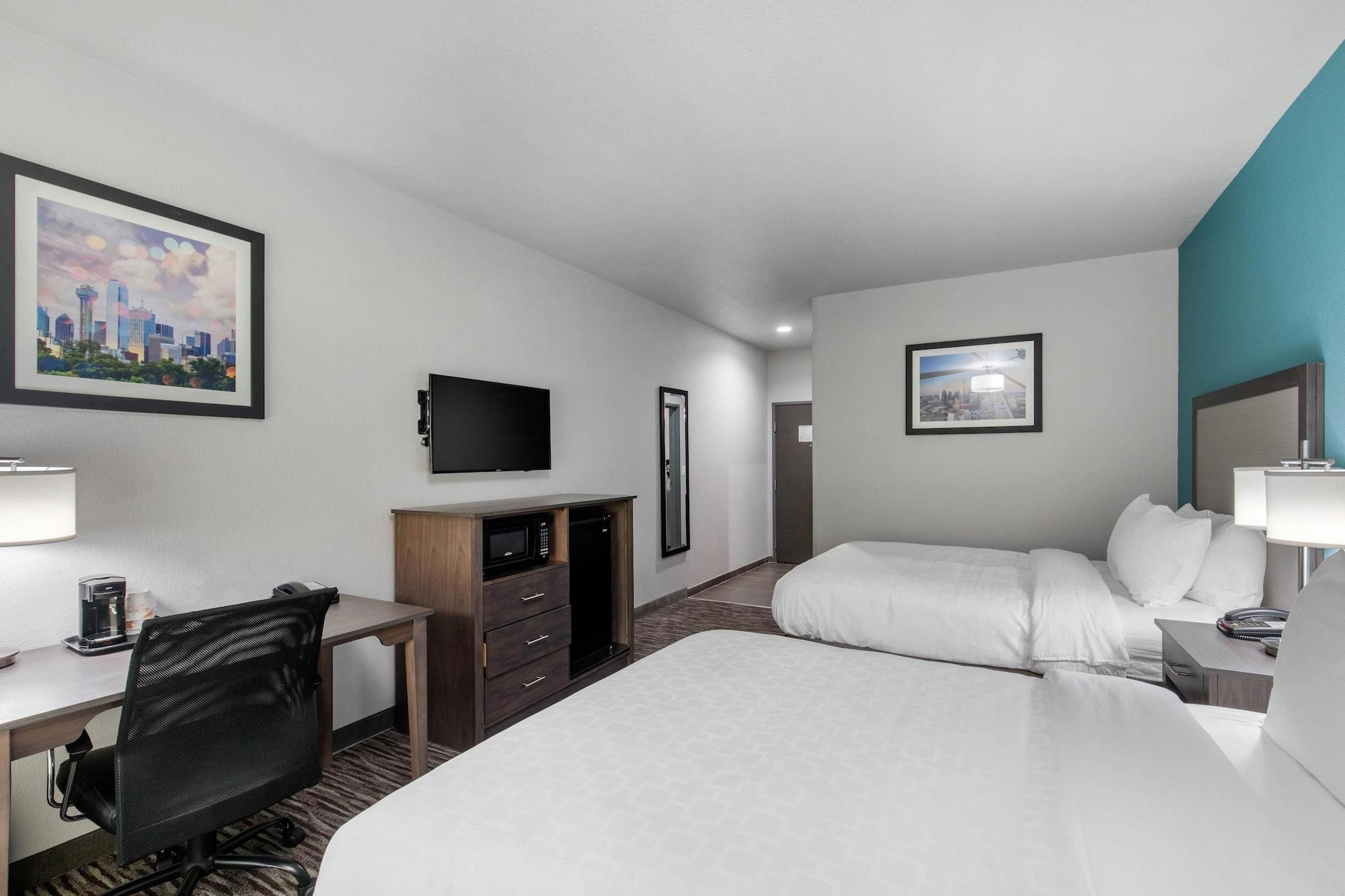 Clarion Inn & Suites Dfw North Ървинг Екстериор снимка