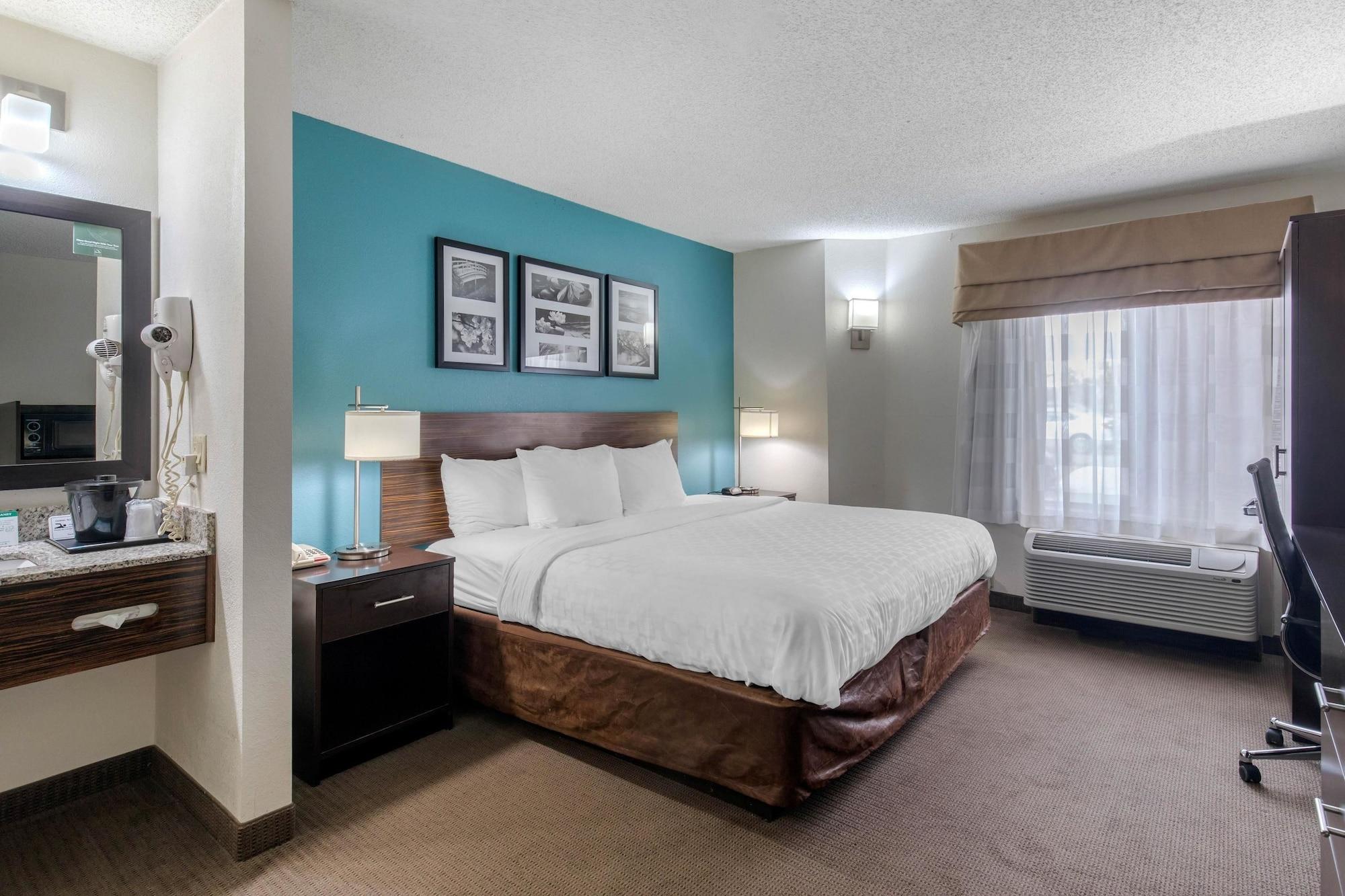 Clarion Inn & Suites Dfw North Ървинг Екстериор снимка