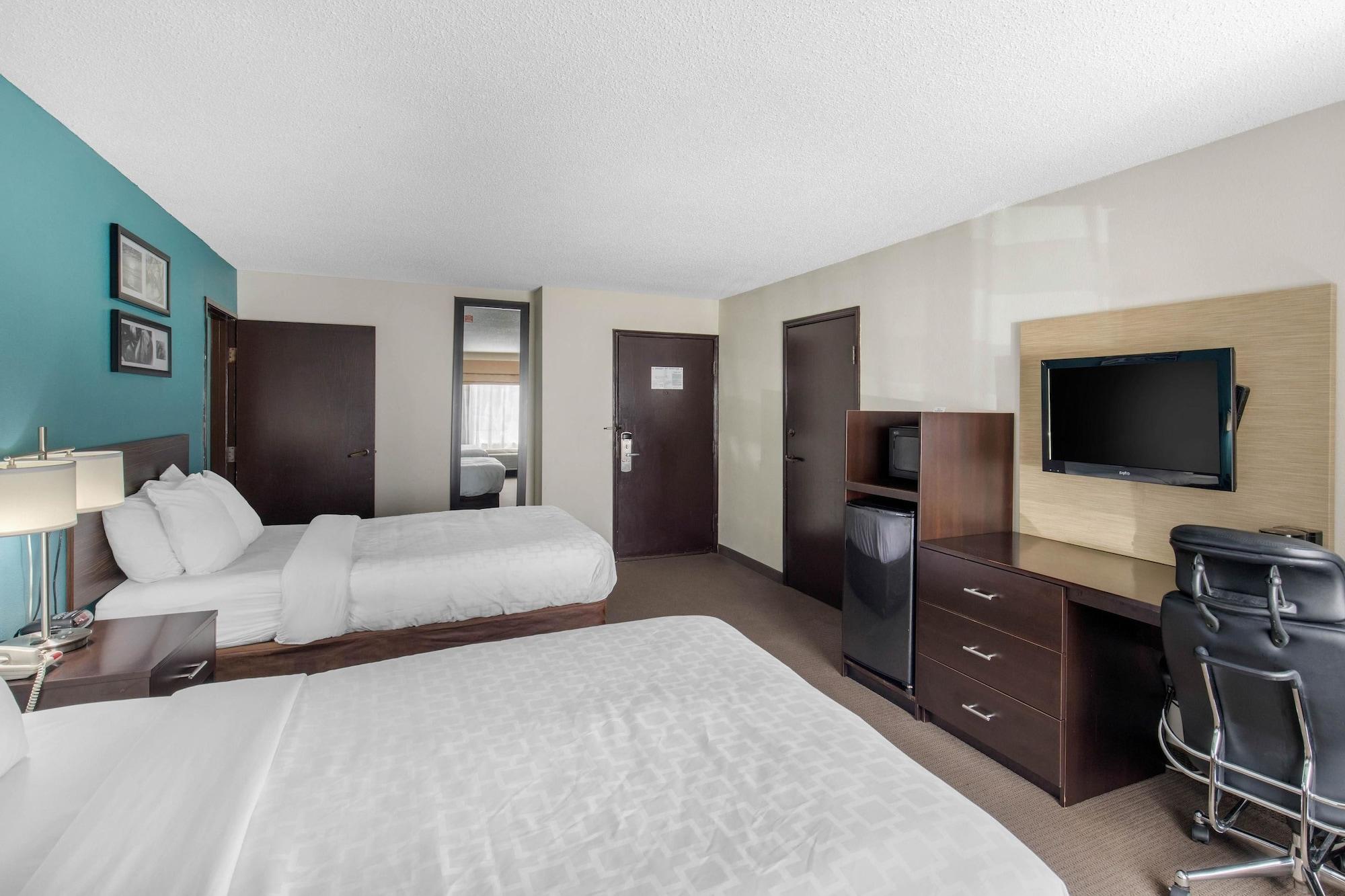 Clarion Inn & Suites Dfw North Ървинг Екстериор снимка
