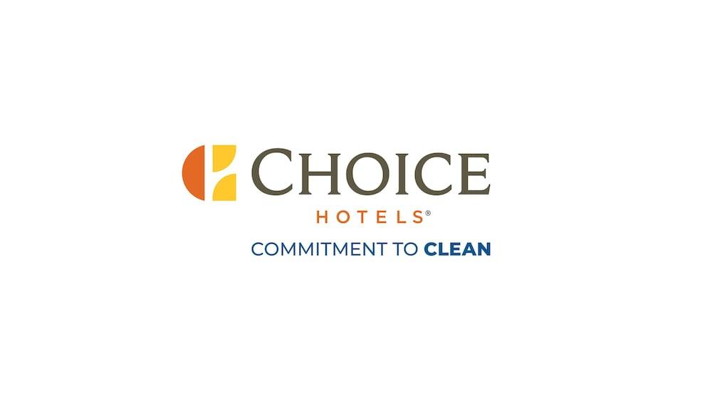 Clarion Inn & Suites Dfw North Ървинг Екстериор снимка