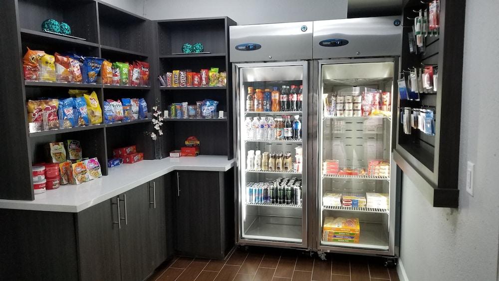 Clarion Inn & Suites Dfw North Ървинг Екстериор снимка