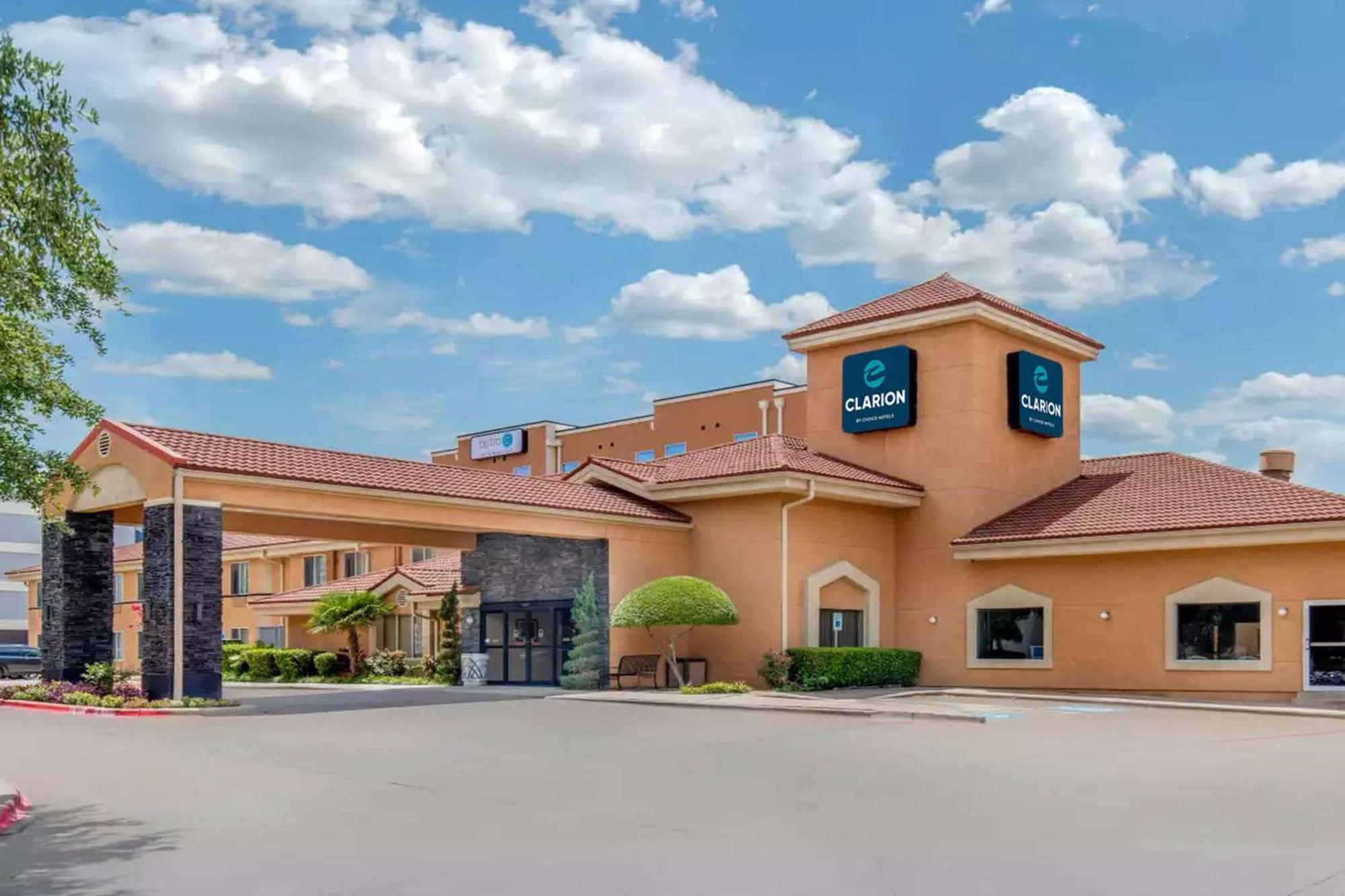 Clarion Inn & Suites Dfw North Ървинг Екстериор снимка