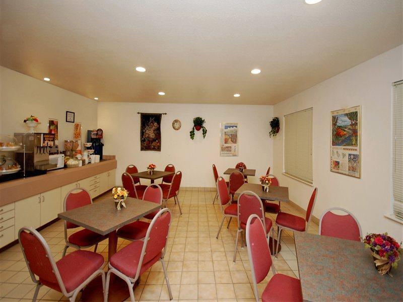 Clarion Inn & Suites Dfw North Ървинг Екстериор снимка