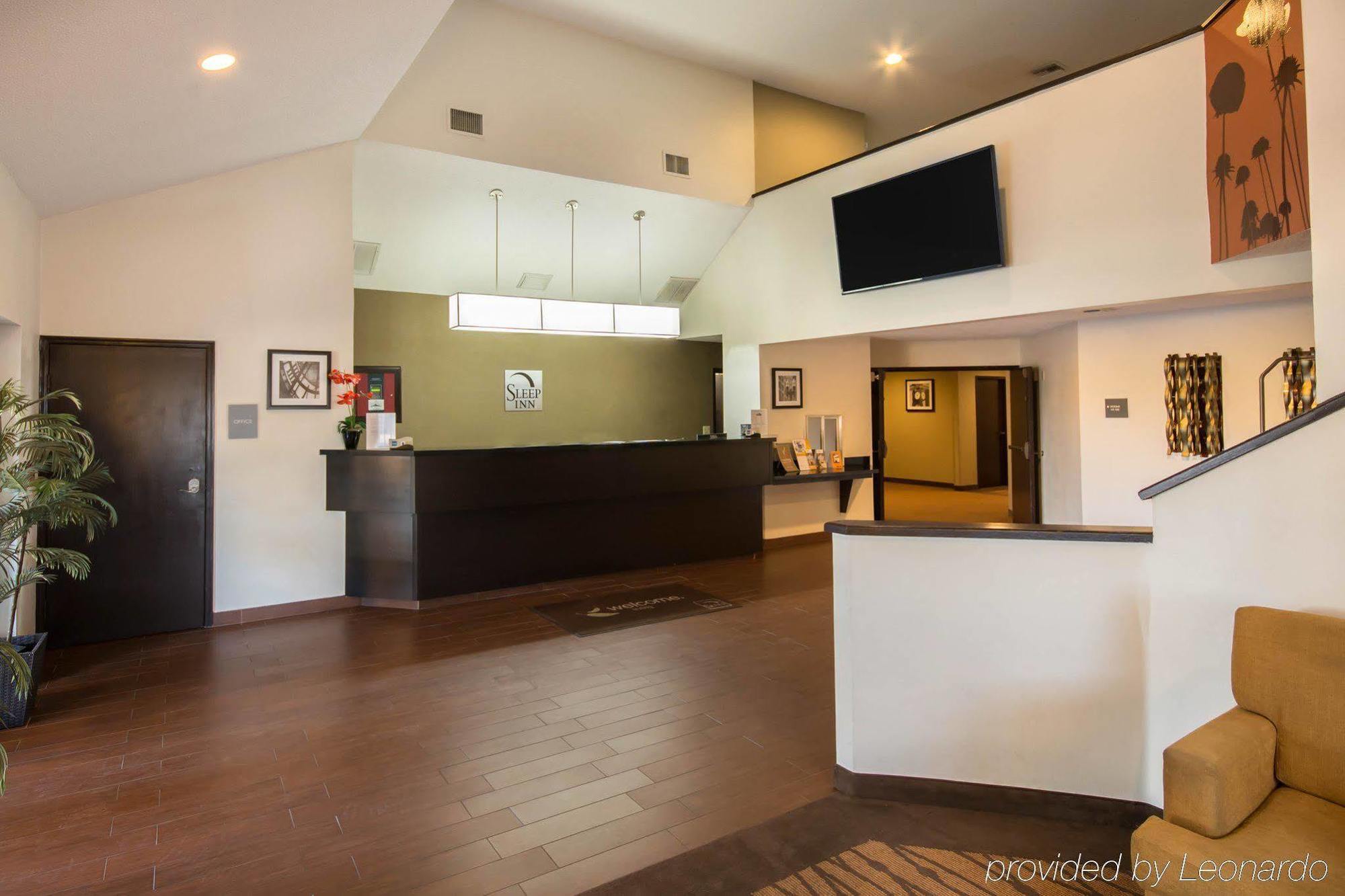 Clarion Inn & Suites Dfw North Ървинг Екстериор снимка