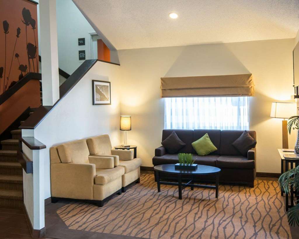 Clarion Inn & Suites Dfw North Ървинг Интериор снимка