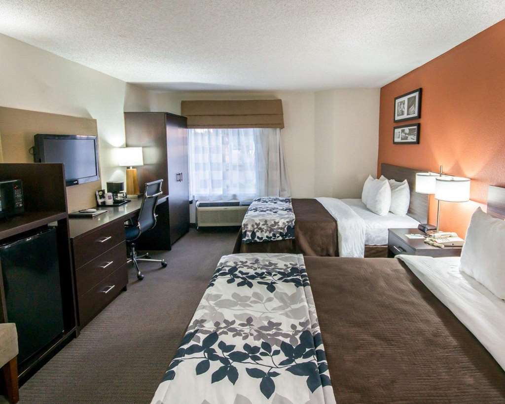 Clarion Inn & Suites Dfw North Ървинг Стая снимка