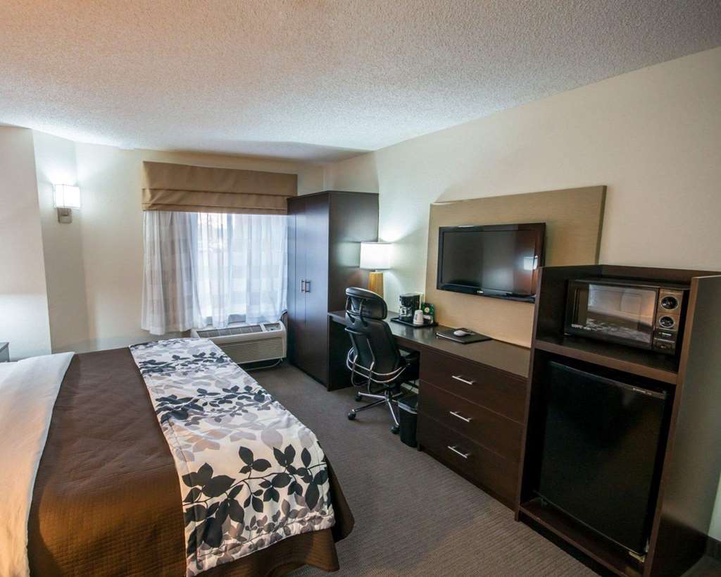Clarion Inn & Suites Dfw North Ървинг Екстериор снимка