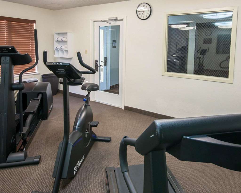 Clarion Inn & Suites Dfw North Ървинг Екстериор снимка