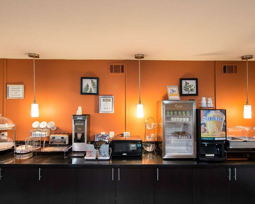Clarion Inn & Suites Dfw North Ървинг Екстериор снимка
