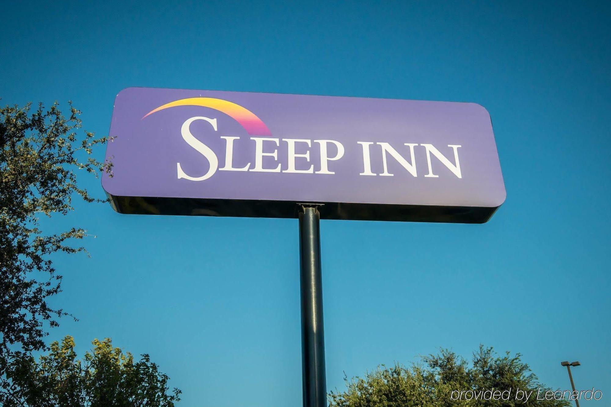 Clarion Inn & Suites Dfw North Ървинг Екстериор снимка