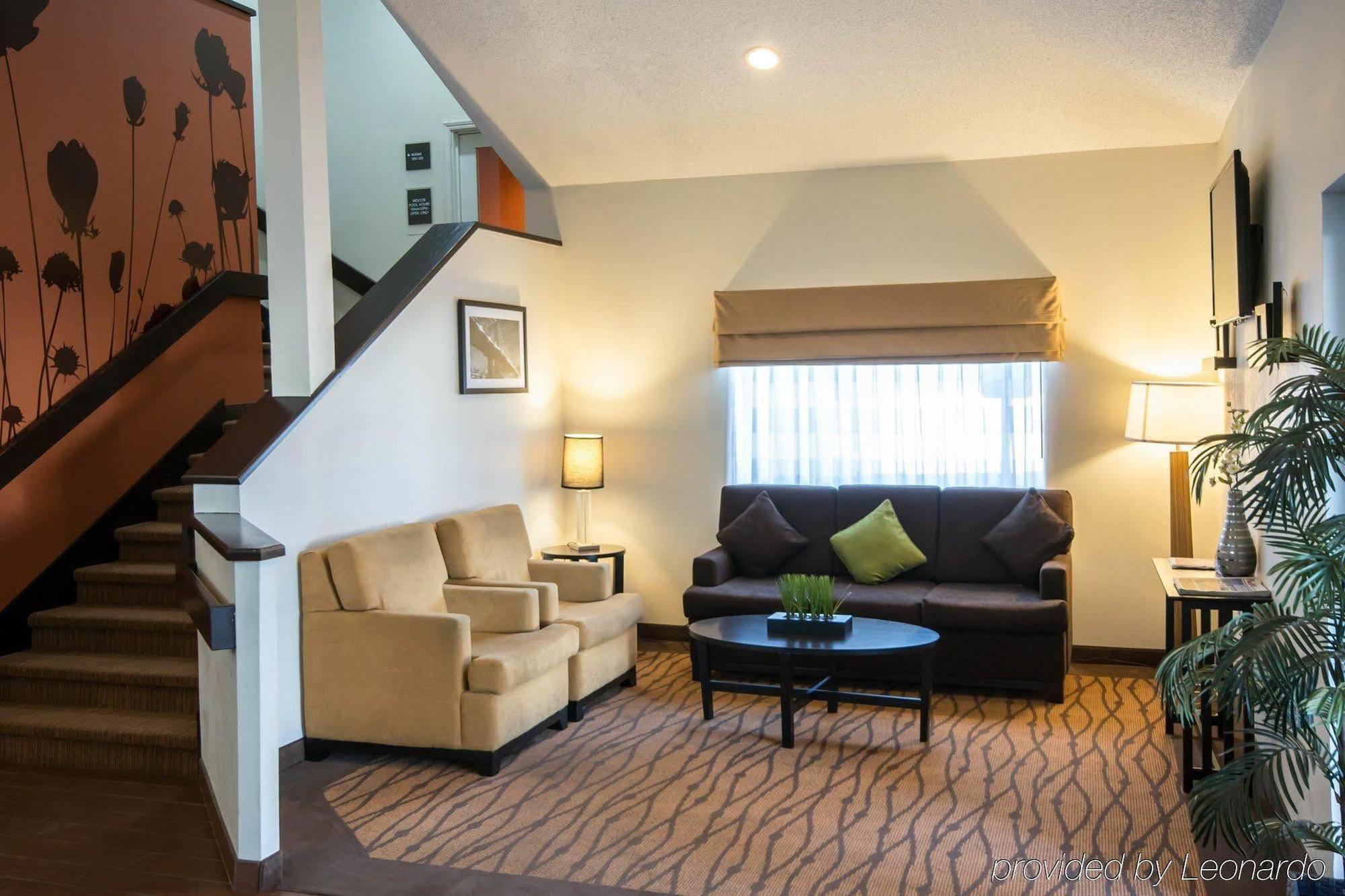 Clarion Inn & Suites Dfw North Ървинг Екстериор снимка