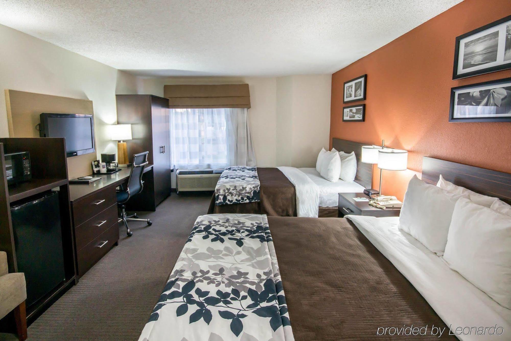 Clarion Inn & Suites Dfw North Ървинг Екстериор снимка