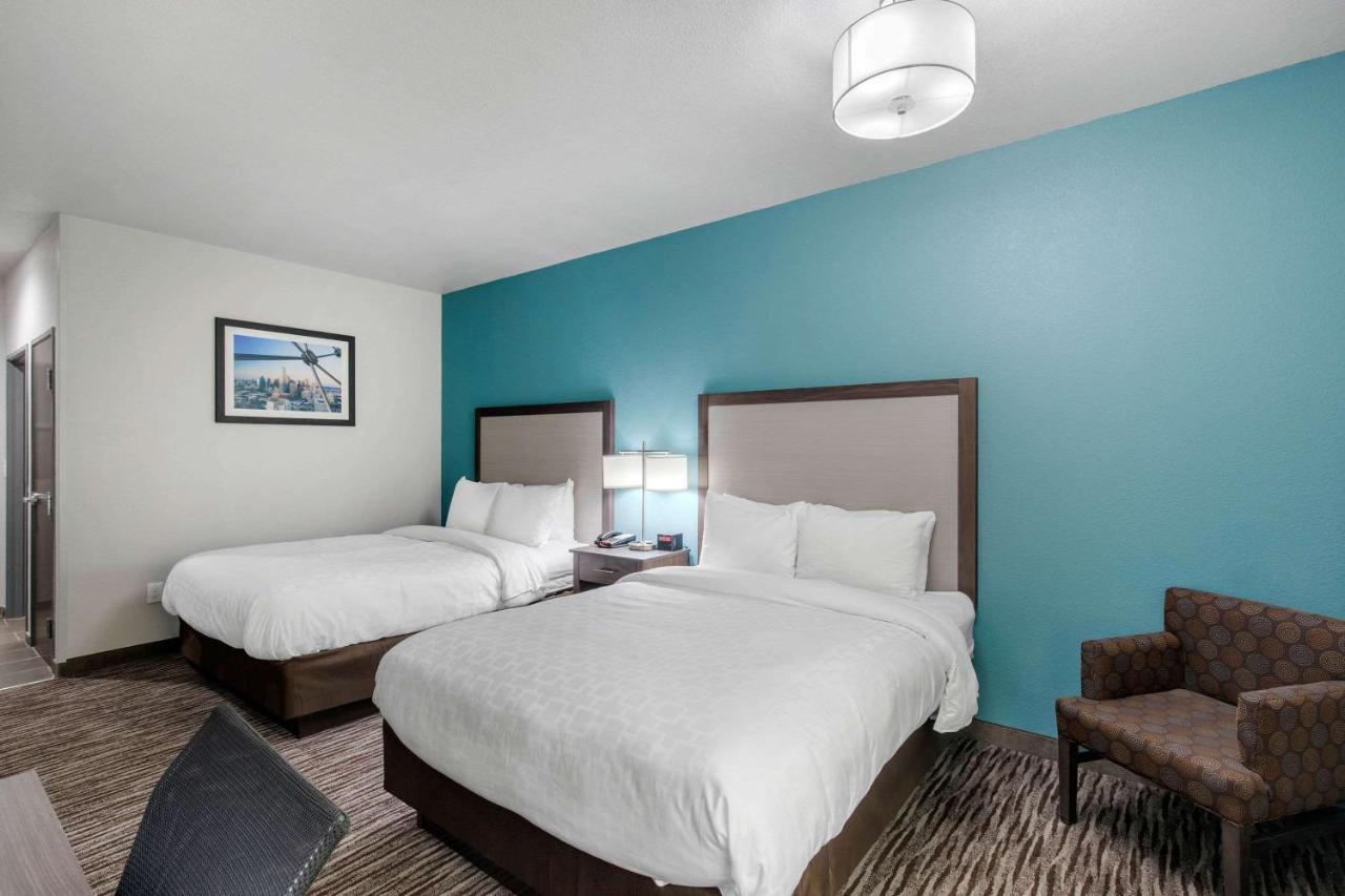 Clarion Inn & Suites Dfw North Ървинг Екстериор снимка