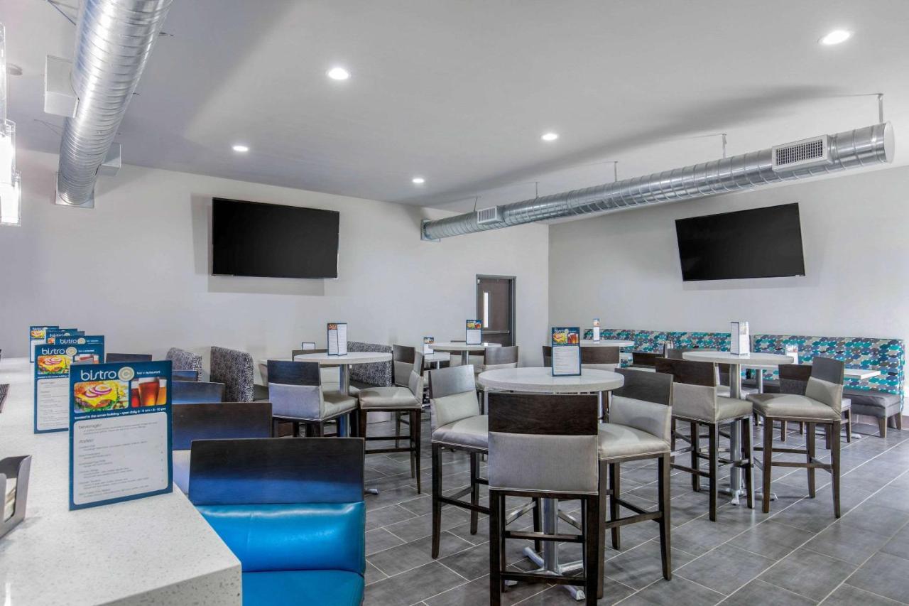 Clarion Inn & Suites Dfw North Ървинг Екстериор снимка