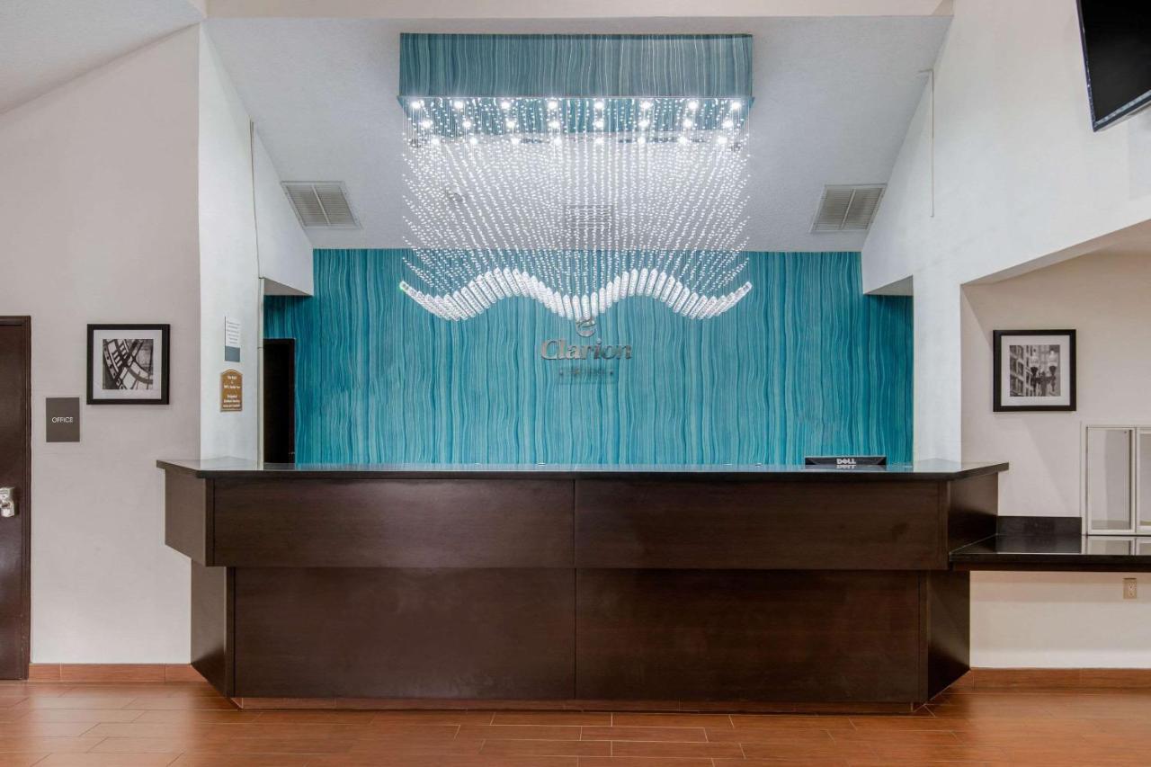 Clarion Inn & Suites Dfw North Ървинг Екстериор снимка