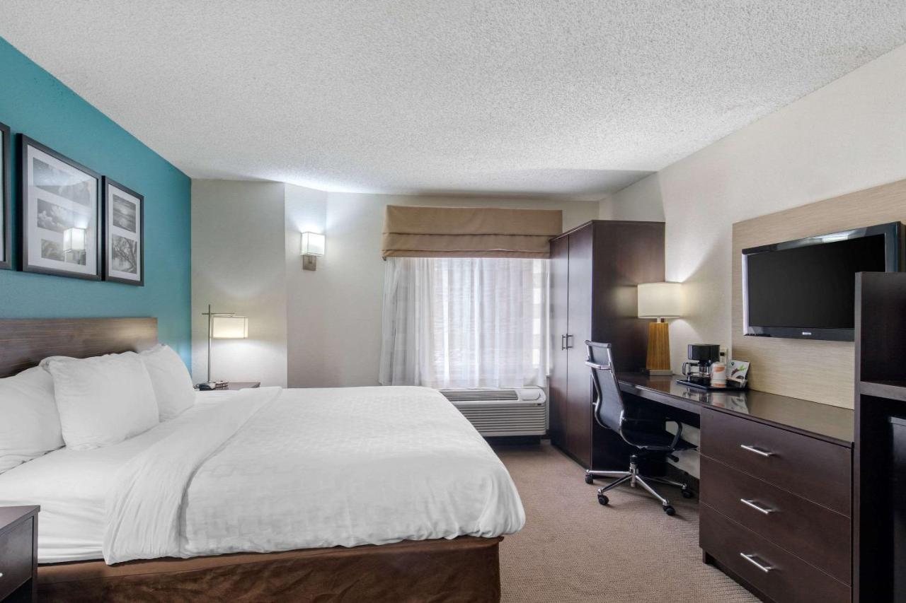 Clarion Inn & Suites Dfw North Ървинг Екстериор снимка