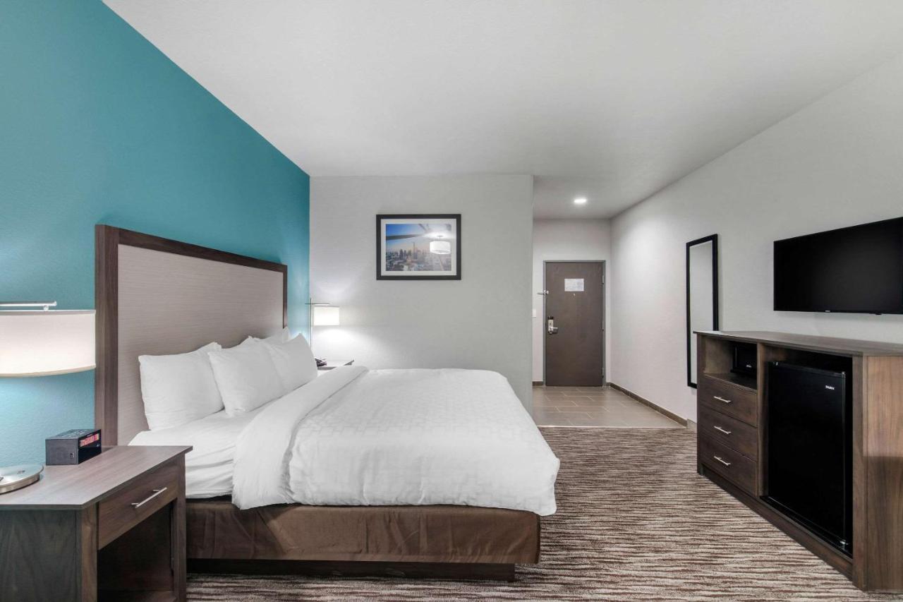 Clarion Inn & Suites Dfw North Ървинг Екстериор снимка