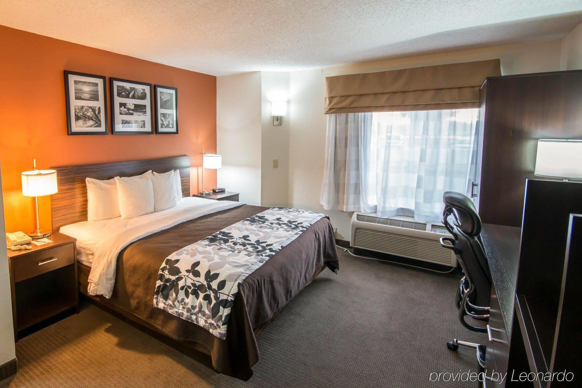 Clarion Inn & Suites Dfw North Ървинг Екстериор снимка