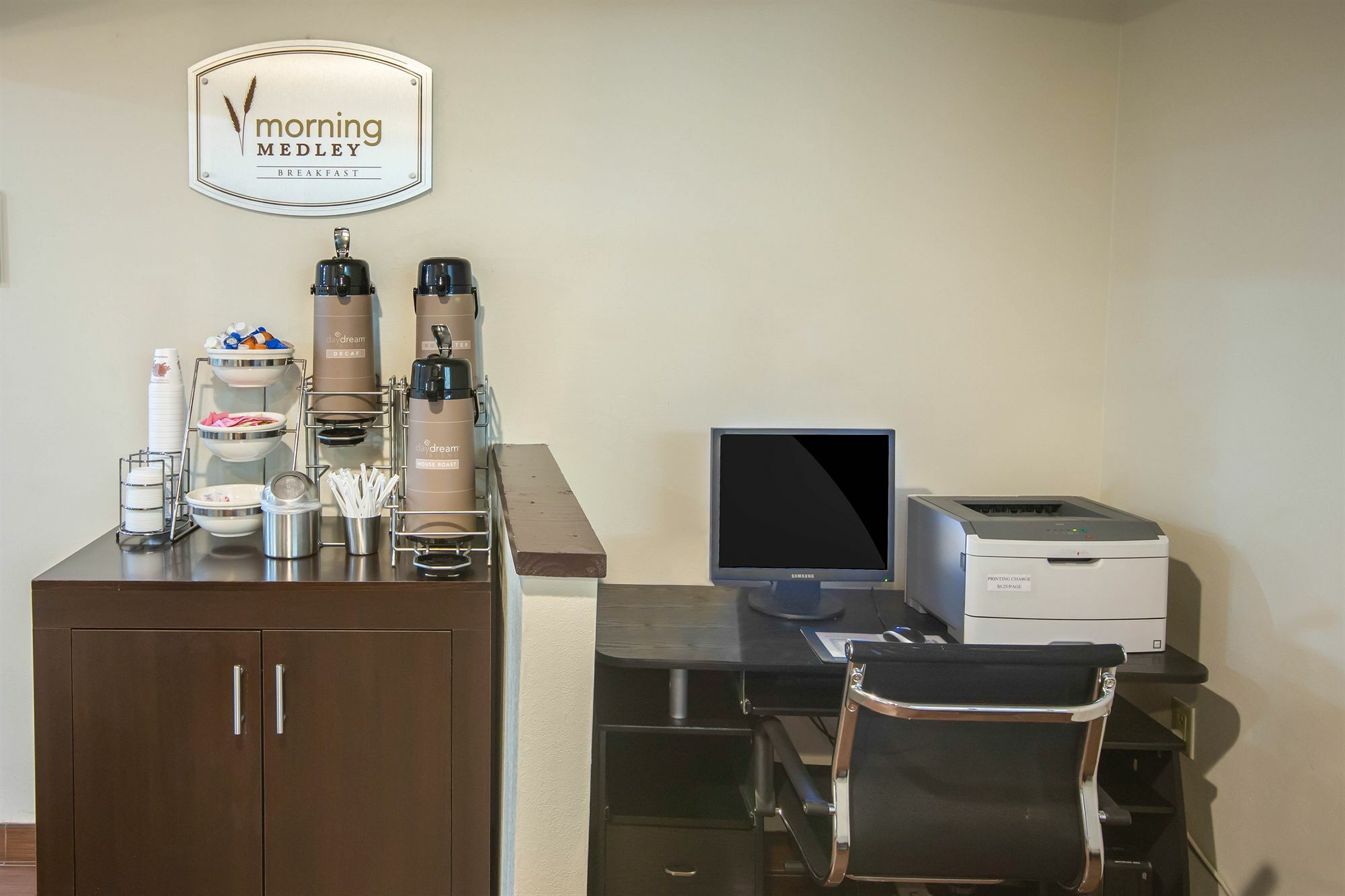 Clarion Inn & Suites Dfw North Ървинг Екстериор снимка